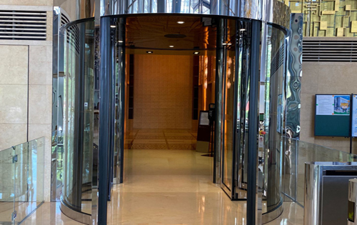 国贸大厦电梯