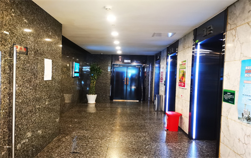 国际财经中心电梯